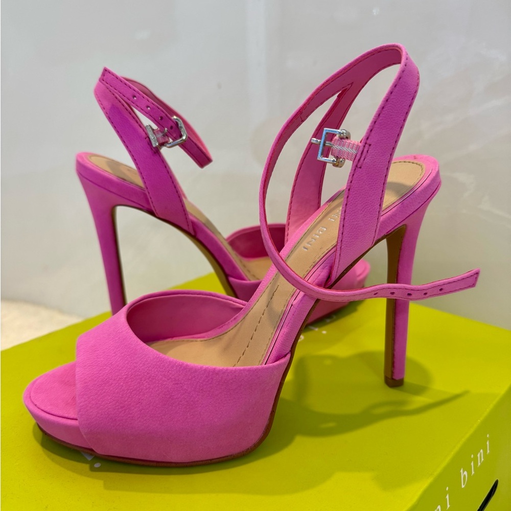 Gianni Bini Fuchsia Heels